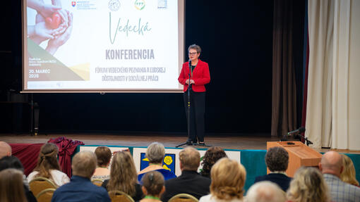 Rožňava hostila vedeckú konferenciu o dôstojnosti v sociálnej práci