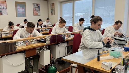 Máte záujem študovať zubnú techniku? Tu sú všetky informácie o študijnom programe Zubná technika na jednom mieste