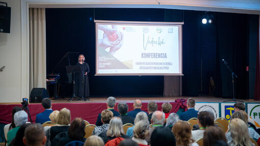 Rožňava hostila vedeckú konferenciu o dôstojnosti v sociálnej práci