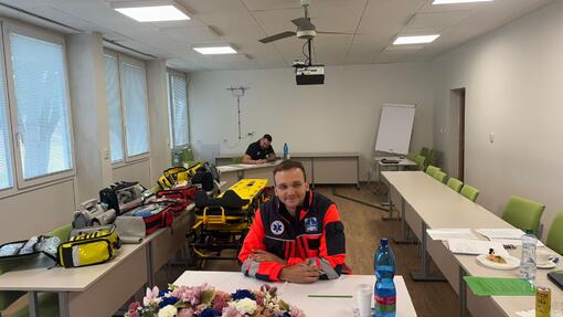 Preverili ich pripravenosť: 82 študentov urgentnej medicíny v Nových Zámkoch má za sebou dôležitý míľnik