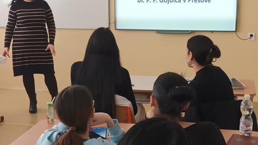  O NAŠEJ ŠKOLE S MATURANTAMI VO SVIDNÍKU