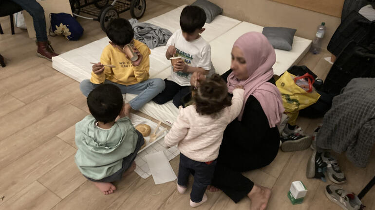 Aula namiesto prednášok: Vysoká škola sv. Alžbety ponúkla bezpečné útočisko rodinám zo Sýrie