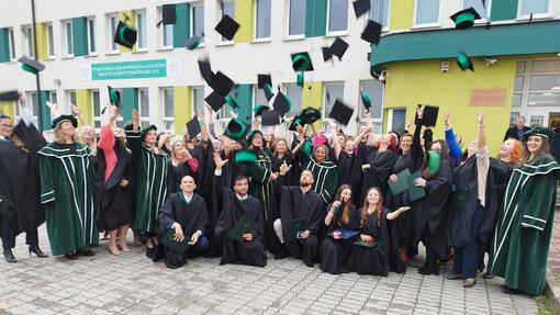 PROMOČNÁ SLÁVNOSŤ ÚSPEŠNÝCH ABSOLVENTOV