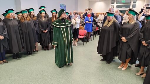 PROMOČNÁ SLÁVNOSŤ ÚSPEŠNÝCH ABSOLVENTOV