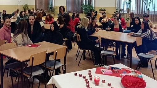 Červené stužky