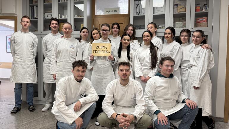 Máte záujem študovať zubnú techniku? Tu sú všetky informácie o študijnom programe Zubná technika na jednom mieste