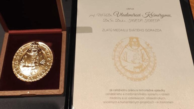 Najvyššie rezortné uznanie: Zlatá medaila sv. Gorazda pre prof. Krčméryho a ďalších 17 osobností
