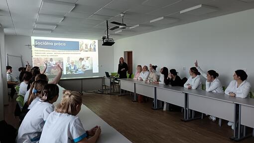 Tam, kde sa odbornosť stretáva s ľudskosťou: Formujeme novú generáciu pomáhajúcich profesií