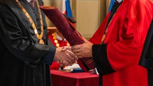 Prešovská univerzita ocenila experta: Profesor Matulník s čestným doktorátom