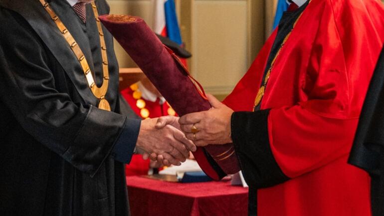 Prešovská univerzita ocenila experta: Profesor Matulník s čestným doktorátom