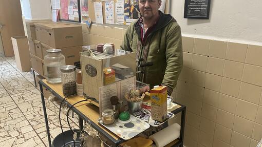 Káva pre dobrú vec: Ako Vysoká škola sv. Alžbety a Peter menia pohľad na pomoc ľuďom bez domova