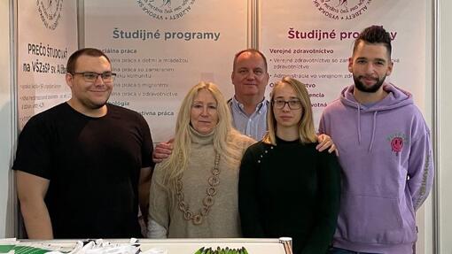 Chcete študovať psychológiu? Zistite, ako Vysoká škola sv. Alžbety excelovala na veľtrhu Gaudeamus