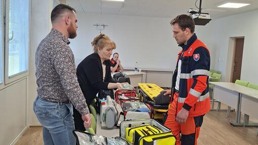 Preverili ich pripravenosť: 82 študentov urgentnej medicíny v Nových Zámkoch má za sebou dôležitý míľnik