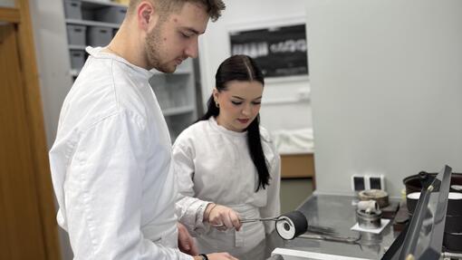 Máte záujem študovať zubnú techniku? Tu sú všetky informácie o študijnom programe Zubná technika na jednom mieste