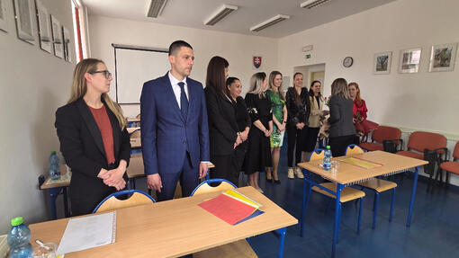 Štátne záverečné skúšky 2026: Noví bakalári a magistri sociálnej práce na DP v Rožňave
